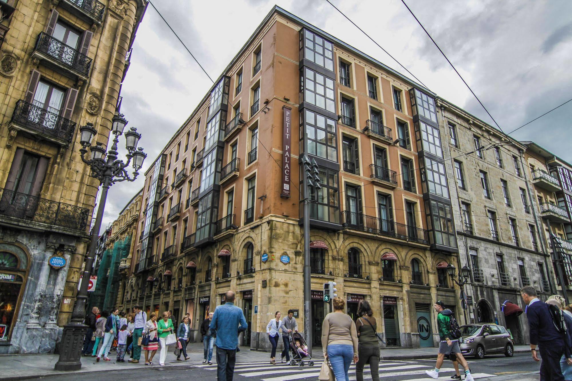 Petit Palace Arana Bilbao Exterior photo